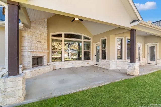 $775,000 | 112 Elk Run, La Vernia, TX 78121