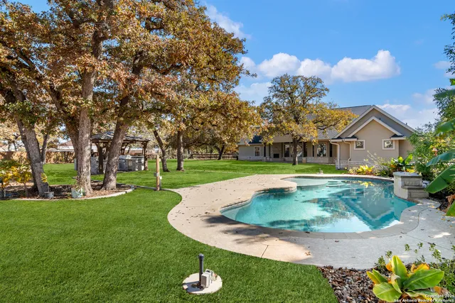 $775,000 | 112 Elk Run, La Vernia, TX 78121