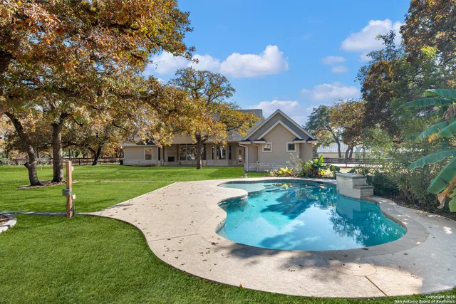 $775,000 | 112 Elk Run, La Vernia, TX 78121