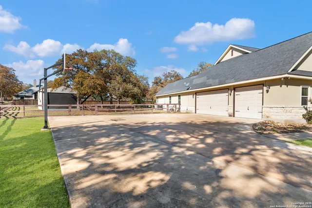 $775,000 | 112 Elk Run, La Vernia, TX 78121