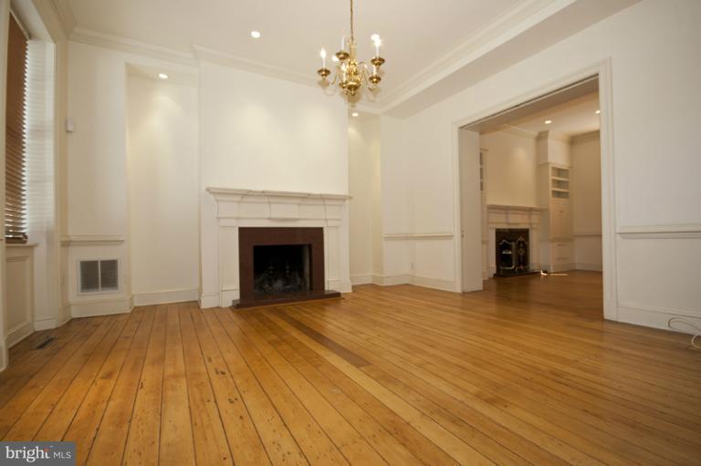 533 South Sharp Street Baltimore, MD 21201 - Photo 12 of 23 Living Room