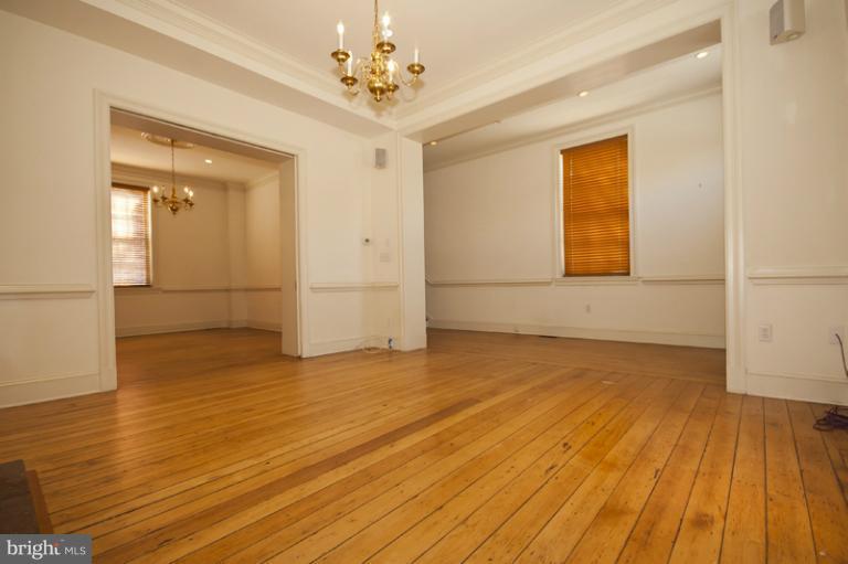 533 South Sharp Street Baltimore, MD 21201 - Photo 13 of 23 Living Room