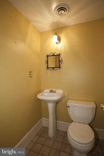 533 South Sharp Street Baltimore, MD 21201 - Photo 6 of 23 Bath