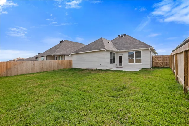 a view of a house with a backyard