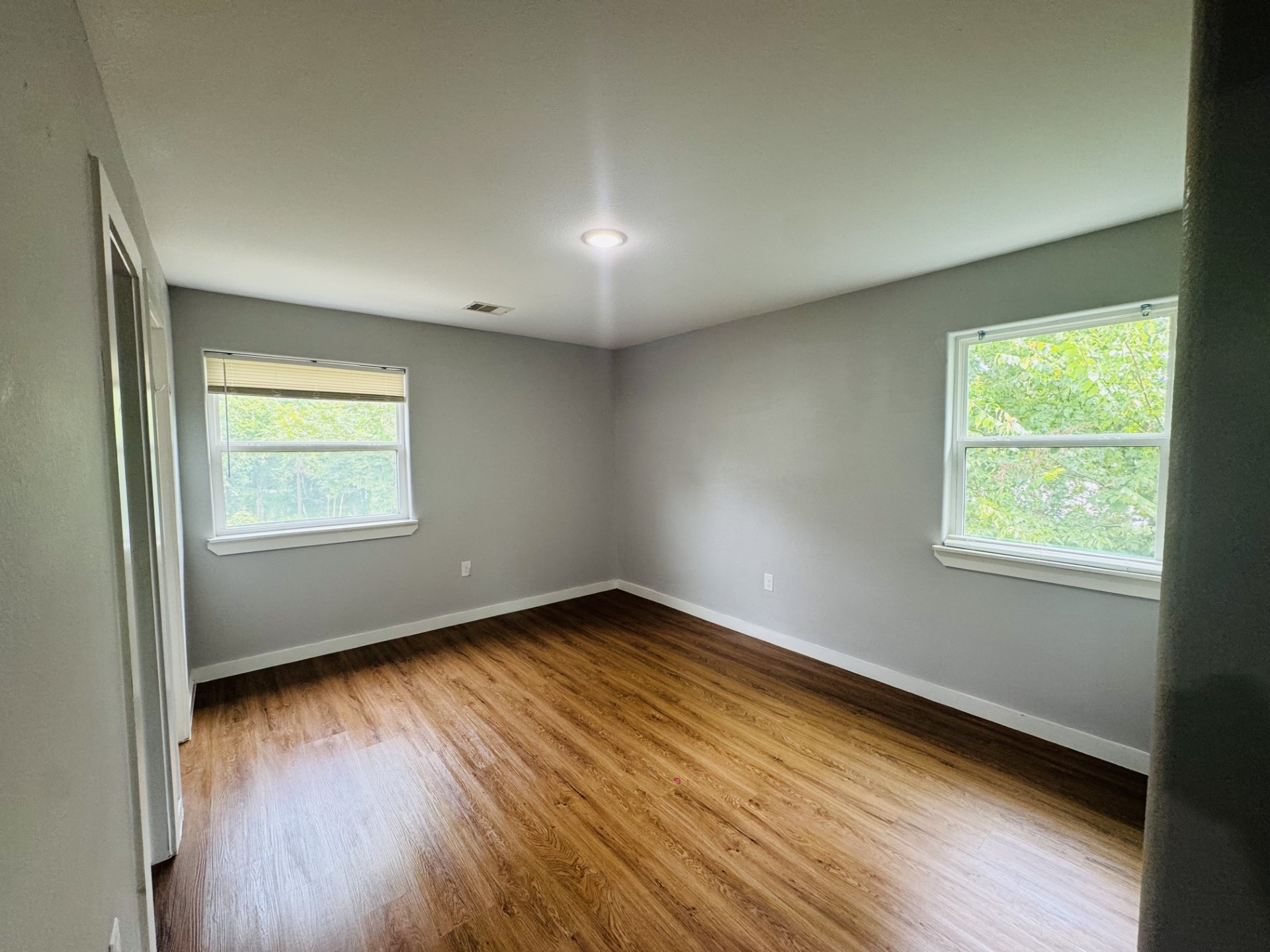 6606 Haight Street Houston, TX 77028 - Photo 9 of 23 an empty room with wooden floor and windows