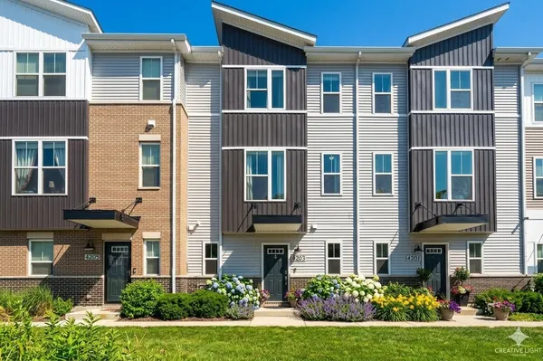 $432,000 | 4203 Calder Lane, Aurora, IL 60504