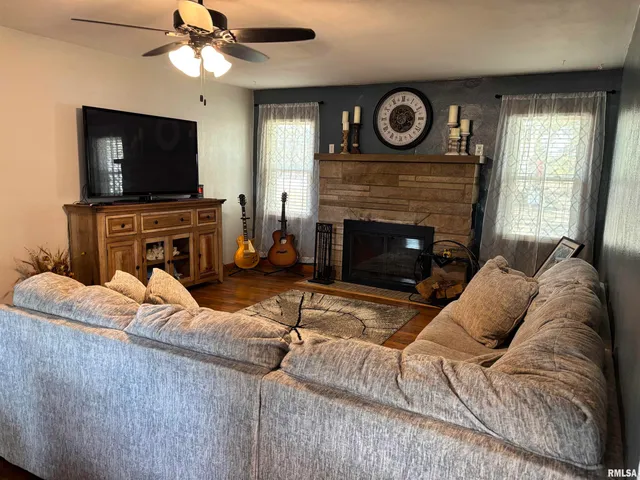 $149,500 | 2645 South Broadway, Salem, IL 62881