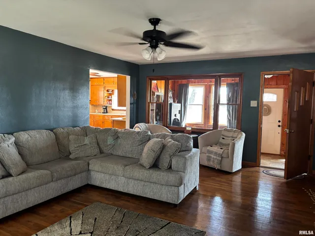 $149,500 | 2645 South Broadway, Salem, IL 62881