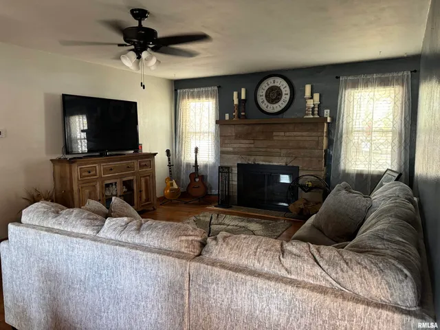 $149,500 | 2645 South Broadway, Salem, IL 62881