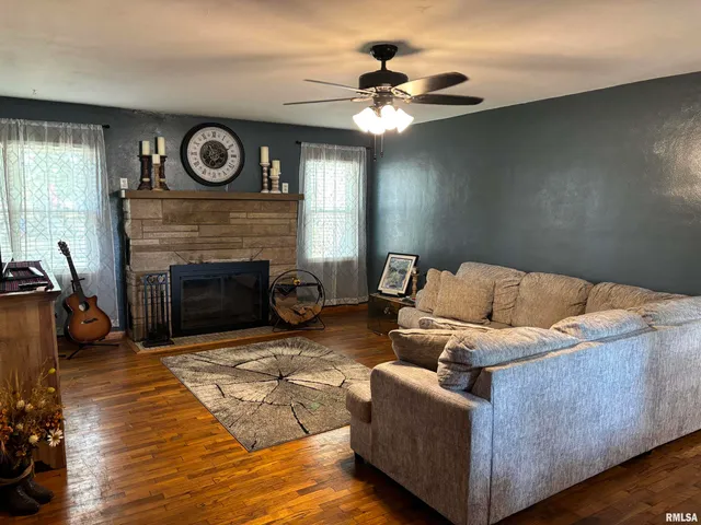 $149,500 | 2645 South Broadway, Salem, IL 62881