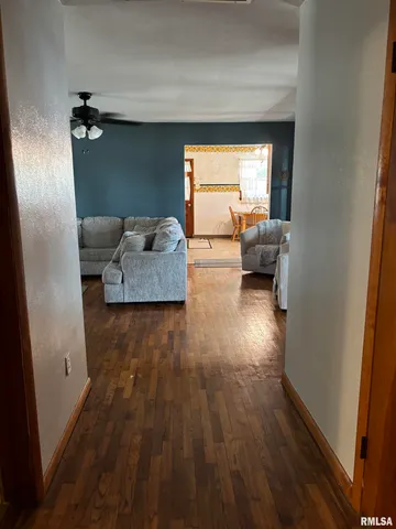 $149,500 | 2645 South Broadway, Salem, IL 62881