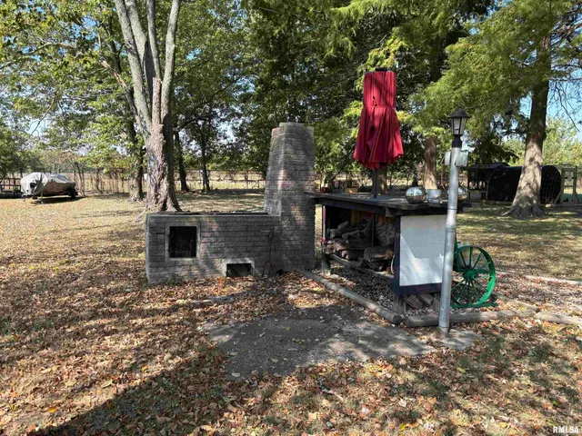 $149,500 | 2645 South Broadway, Salem, IL 62881