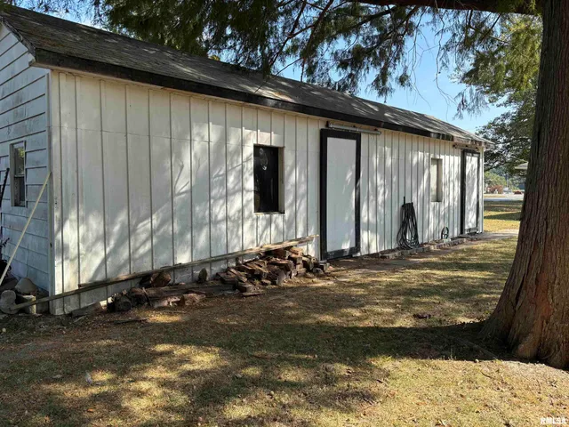 $149,500 | 2645 South Broadway, Salem, IL 62881