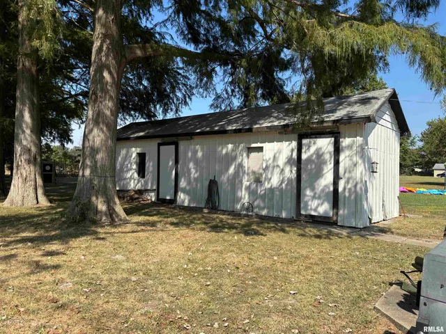 $149,500 | 2645 South Broadway, Salem, IL 62881