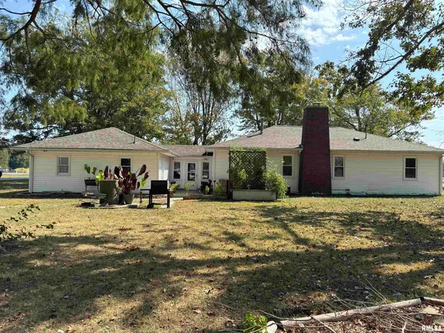 $149,500 | 2645 South Broadway, Salem, IL 62881