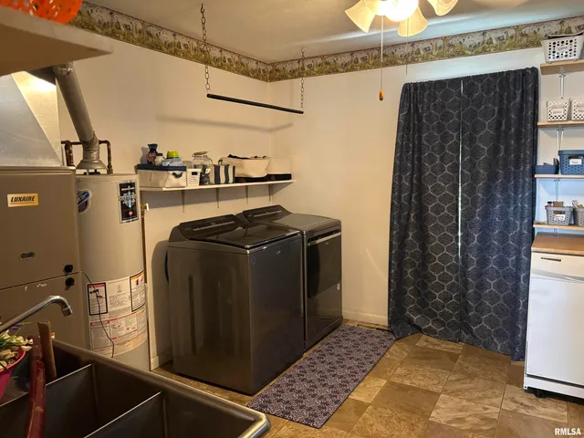 $149,500 | 2645 South Broadway, Salem, IL 62881