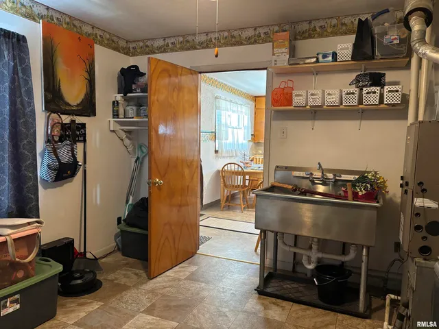 $149,500 | 2645 South Broadway, Salem, IL 62881