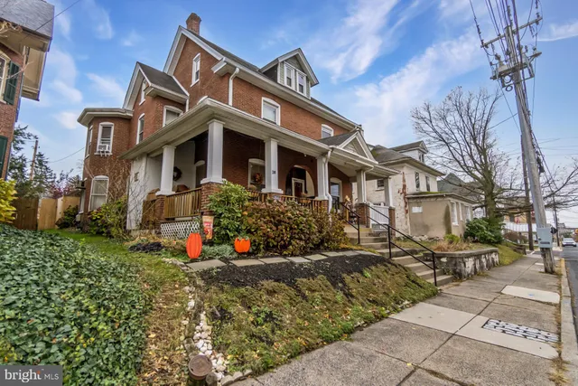 $380,000 | 208 East Broad Street, Souderton, PA 18964
