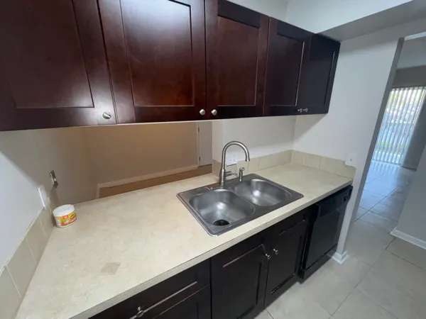 $1,895 | 1798 Abbey Road, Unit 207, West Palm Beach, FL 33415
