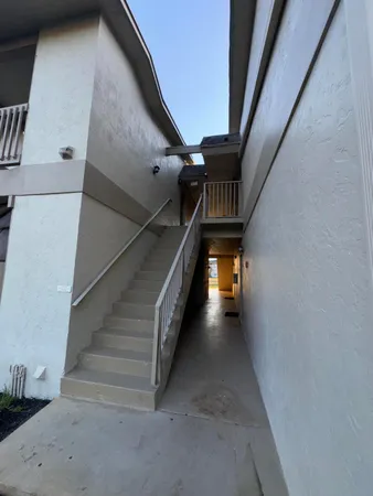 $1,895 | 1798 Abbey Road, Unit 207, West Palm Beach, FL 33415