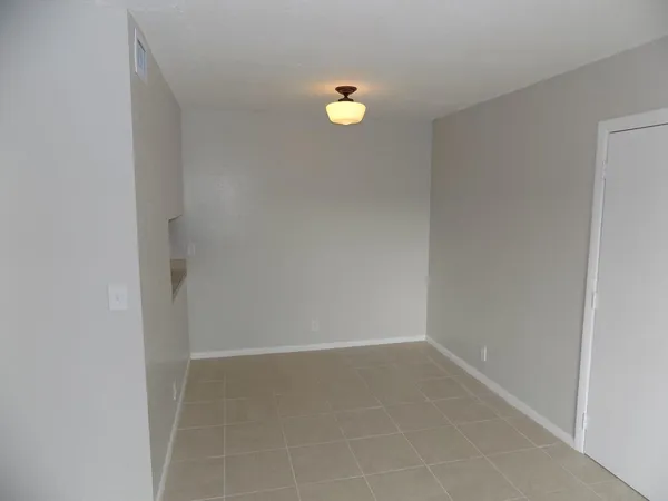$1,895 | 1798 Abbey Road, Unit 207, West Palm Beach, FL 33415