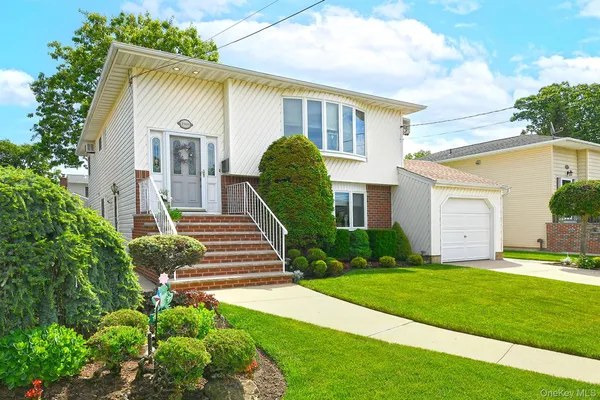 $949,000 | 1989 Charles Street, Bellmore, NY 11710