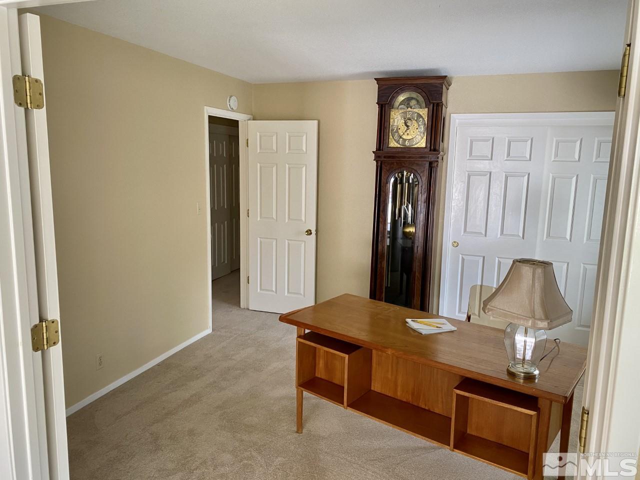 13100 Fellowship Way Reno, NV 89511 - Photo 25 of 40 a room with a bed and a mirror