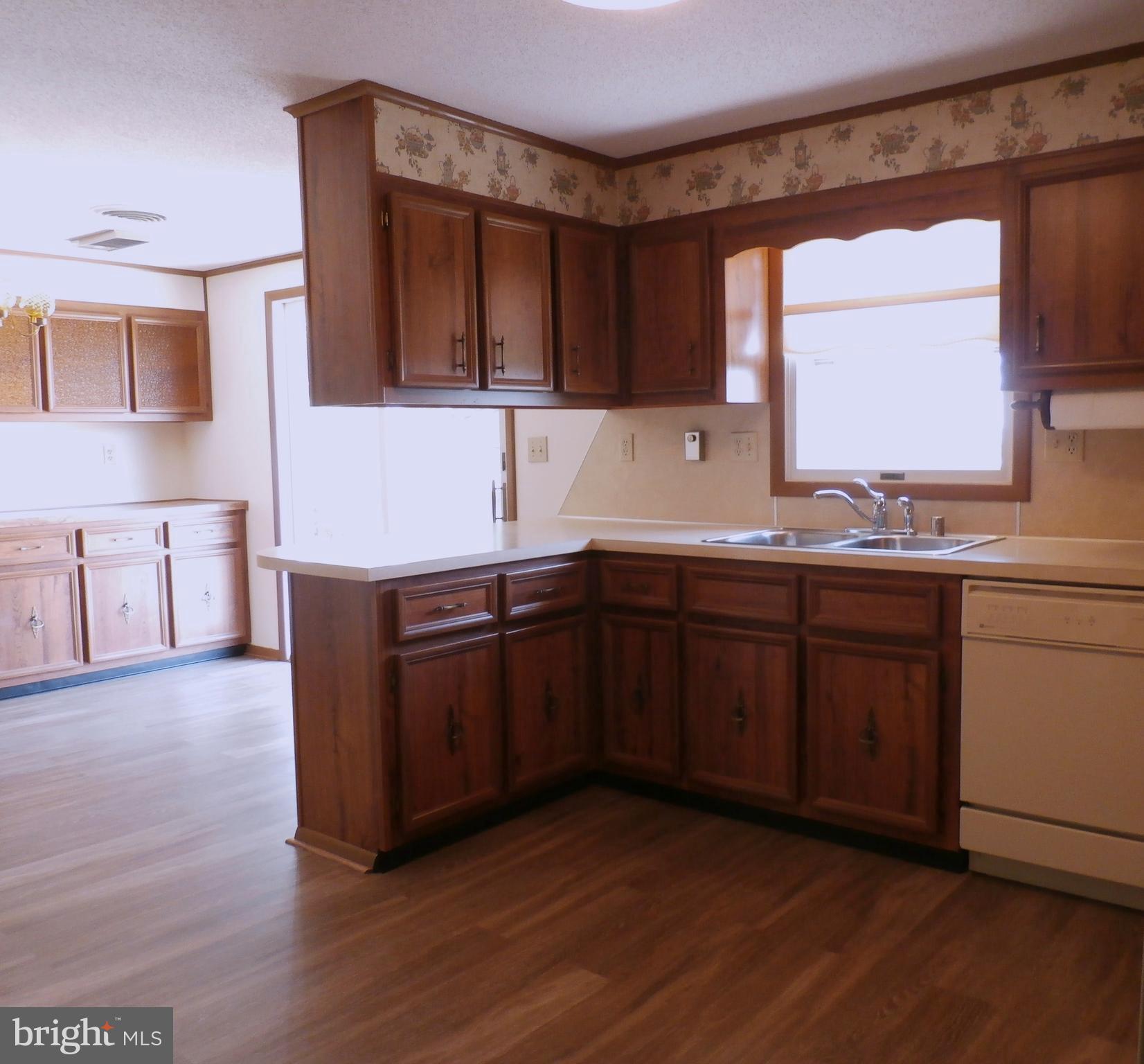 3107 Basford Road Frederick, MD 21703 - Photo 8 of 23 Talk to your guests while dinner's on the stove!
