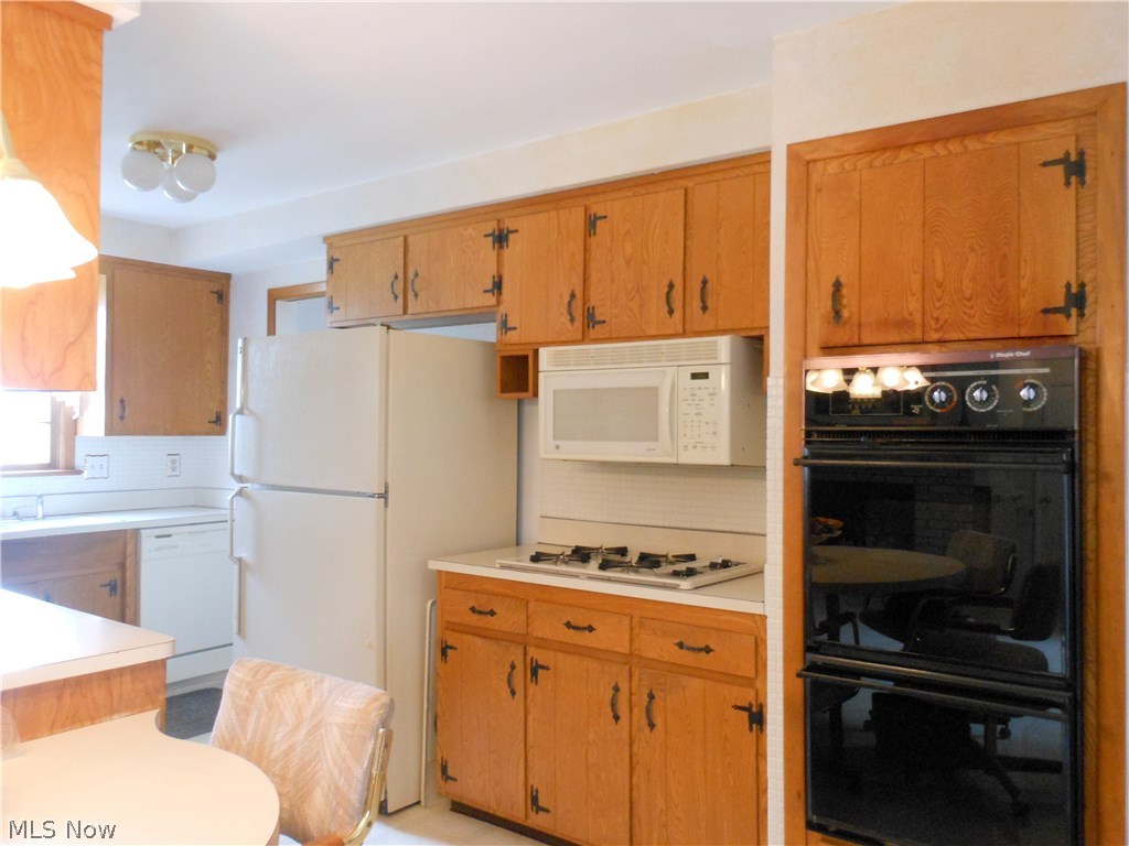 3697 Langton Road Cleveland, OH 44121 - Photo 8 of 24