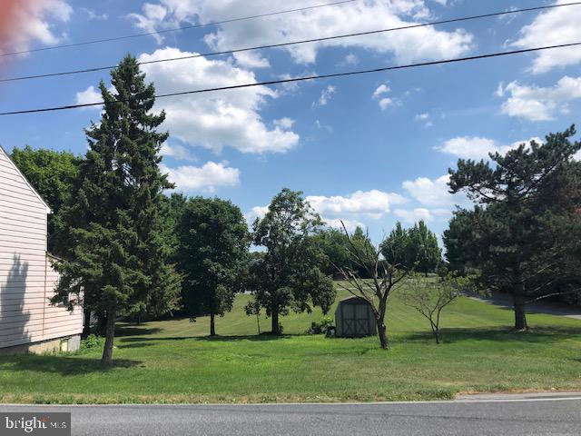 2070 Weavertown Road Lebanon, PA 17046 - Photo 3 of 5 Side yard