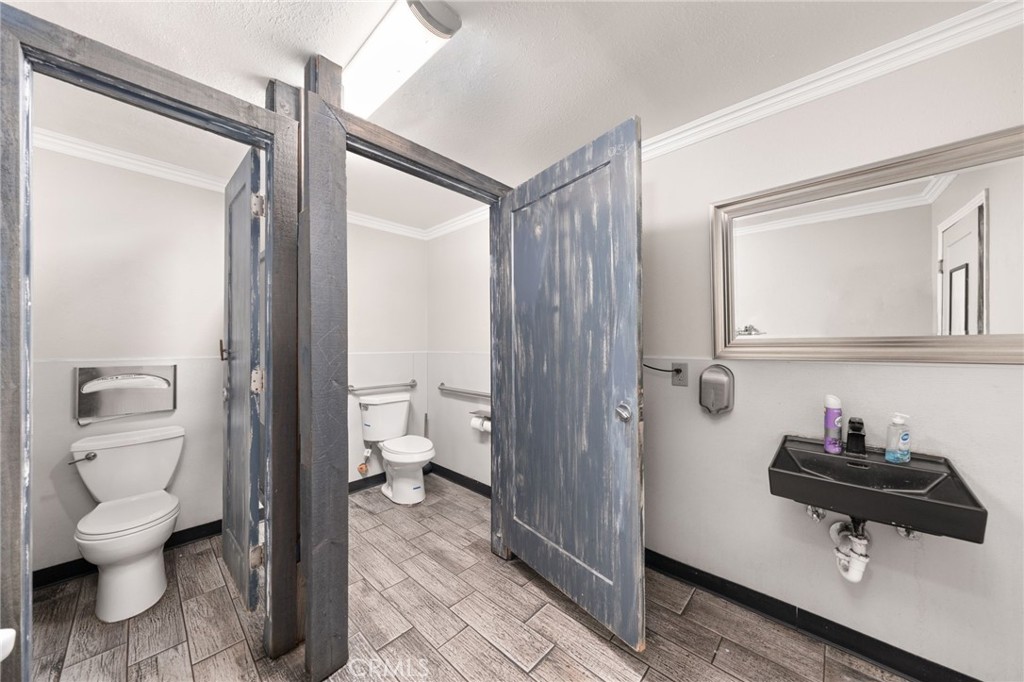 10026-10026 Foothill Boulevard Rancho Cucamonga, CA 91730 - Photo 12 of 34