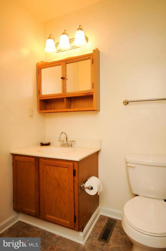 12747 Sillamon Road Goldvein, VA 22720 - Photo 13 of 17 Bath