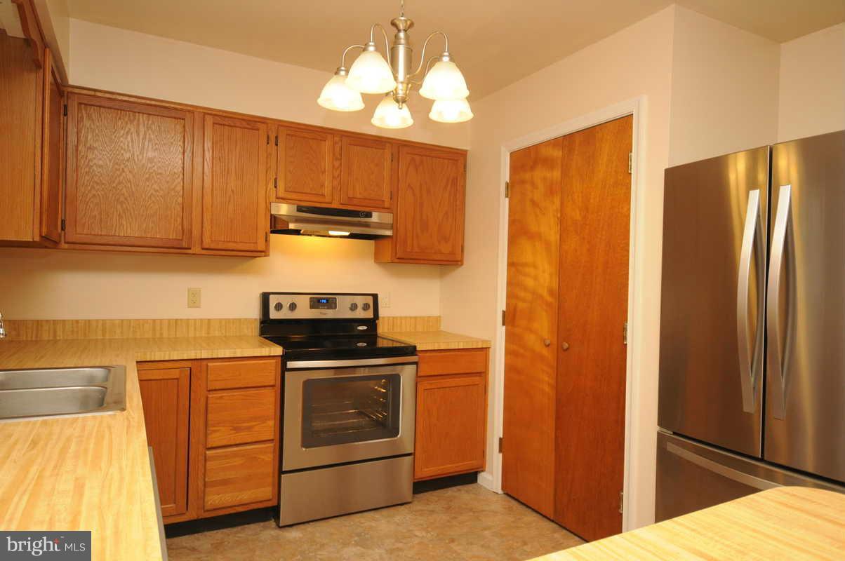 12747 Sillamon Road Goldvein, VA 22720 - Photo 4 of 17 Kitchen