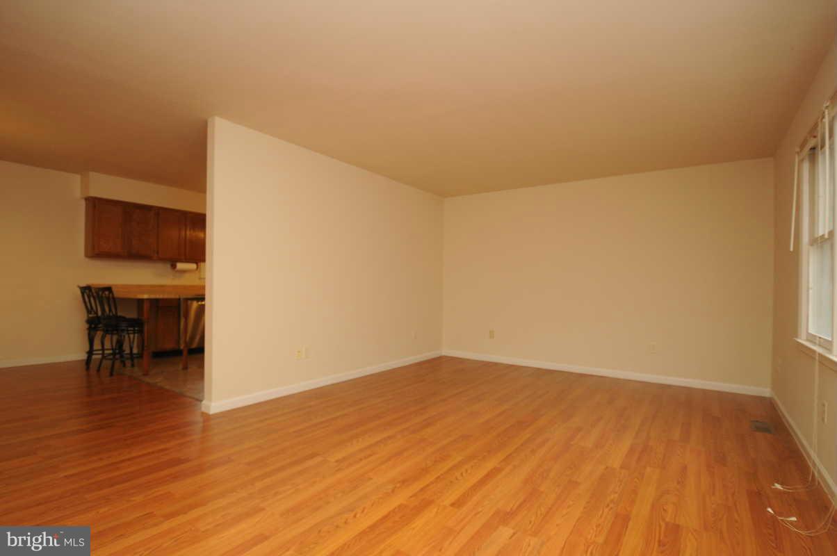12747 Sillamon Road Goldvein, VA 22720 - Photo 10 of 17 Living Room