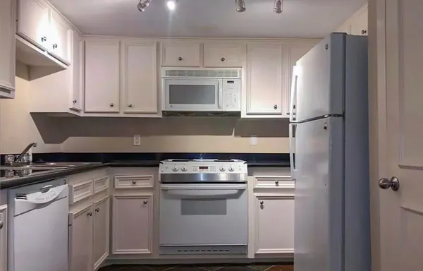 $1,305 | 1919 Portsmouth Street, Unit 954, Houston, TX 77098