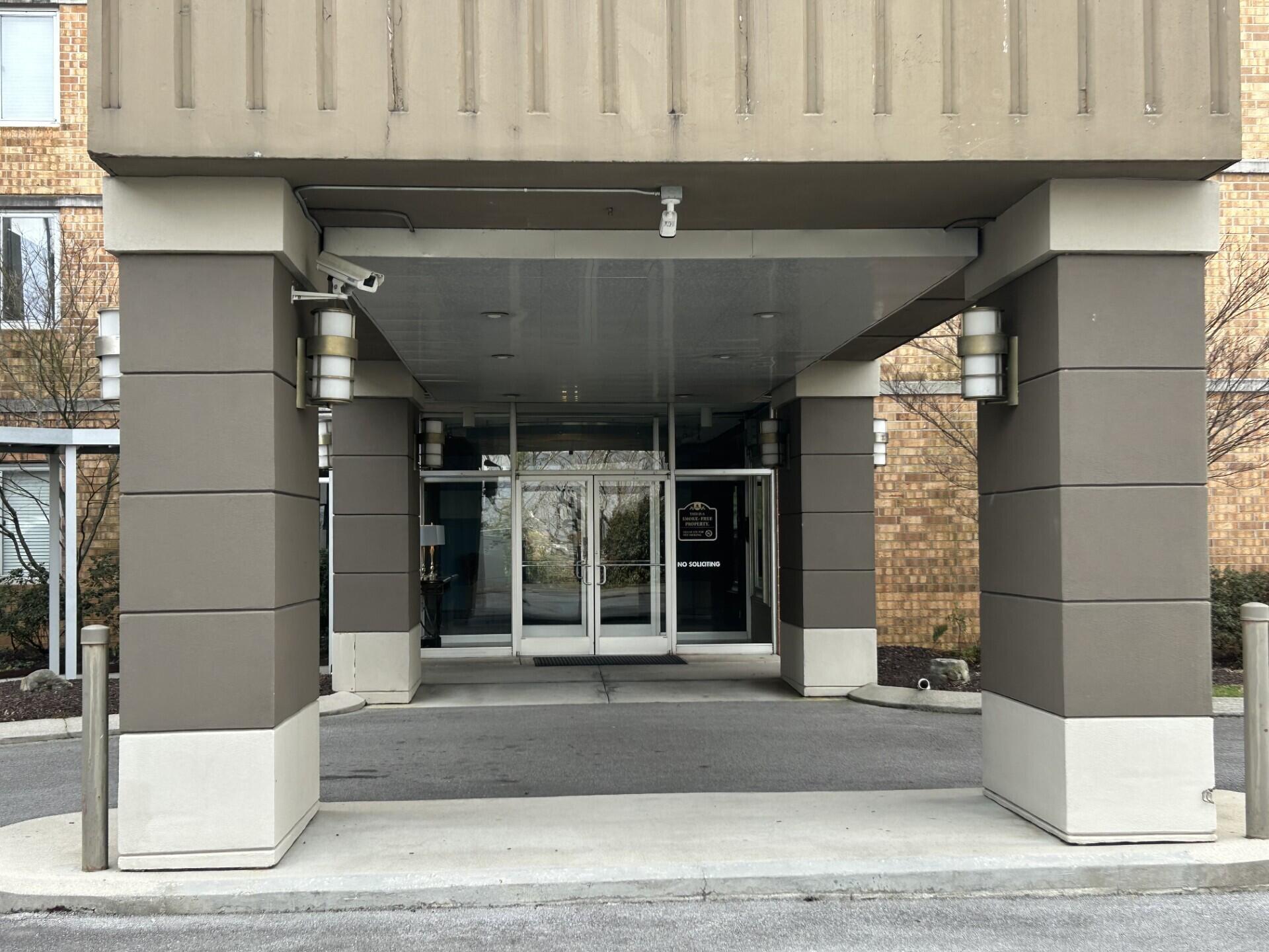 1131 Stringers Ridge Road, Unit 4H Chattanooga, TN 37405 - Photo 2 of 21 thumbnail_IMG_0654