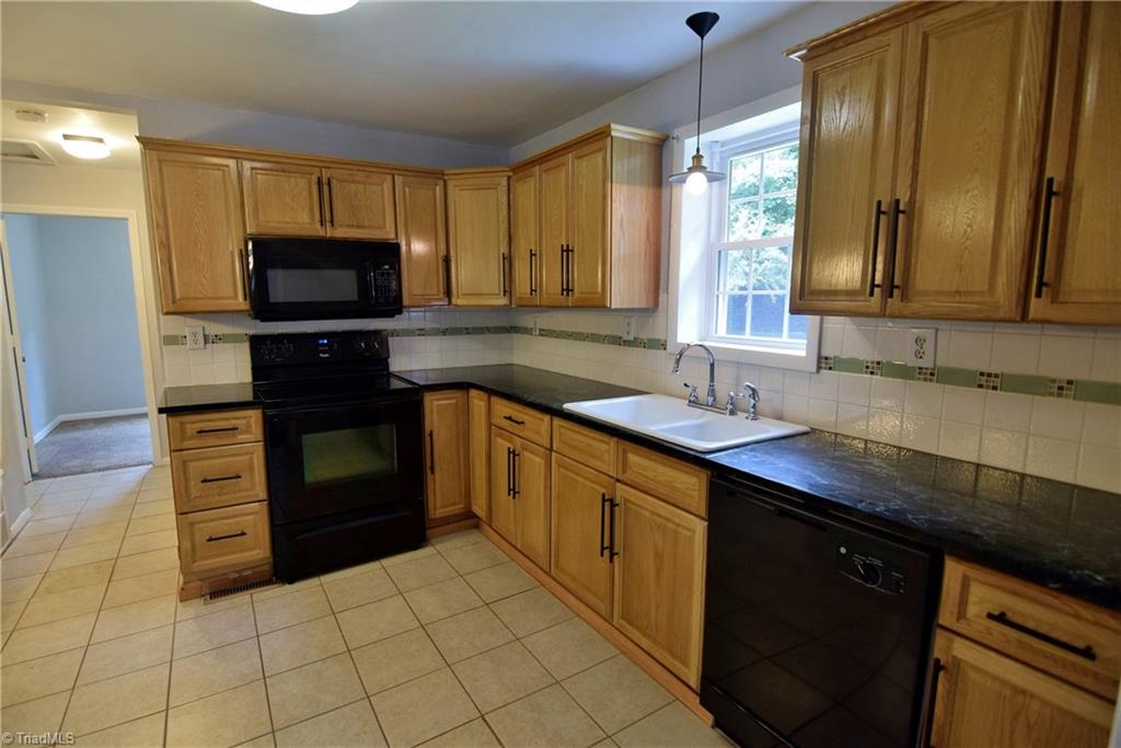 7831 Summerfield Road Summerfield, NC 27358 - Photo 11 of 26 Gallery Image 11