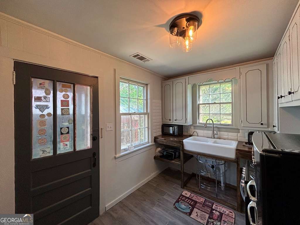 13162 Augusta Highway Sparta, GA 31087 - Photo 10 of 28 a room with gym equipment and a window