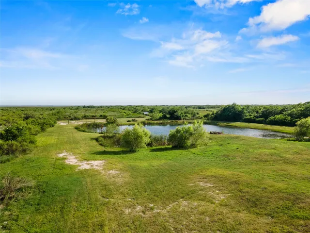 $624,999 | 10015 South Redfish Drive, Hitchcock, TX 77563