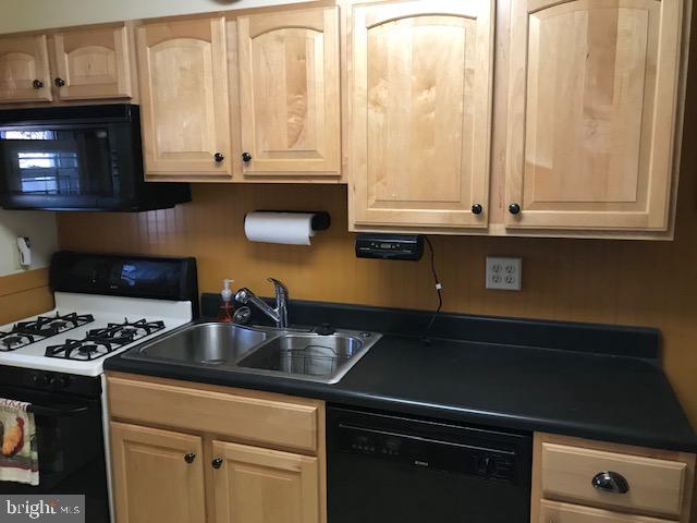 816 Middlesex Road Baltimore, MD 21221 - Photo 12 of 22 Kitchen