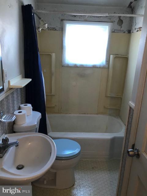 816 Middlesex Road Baltimore, MD 21221 - Photo 18 of 22 Bath