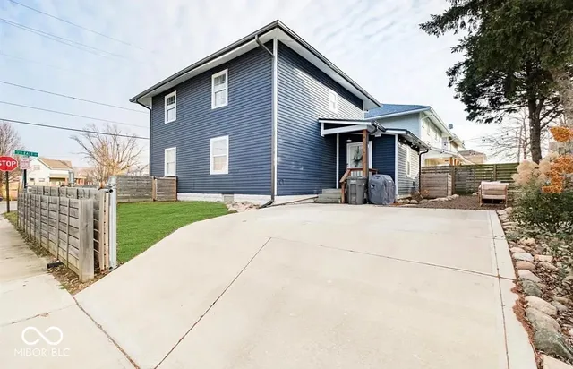 $2,800 | 1306 South East Street, Indianapolis, IN 46225