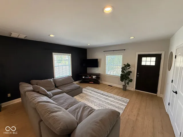 $2,800 | 1306 South East Street, Indianapolis, IN 46225