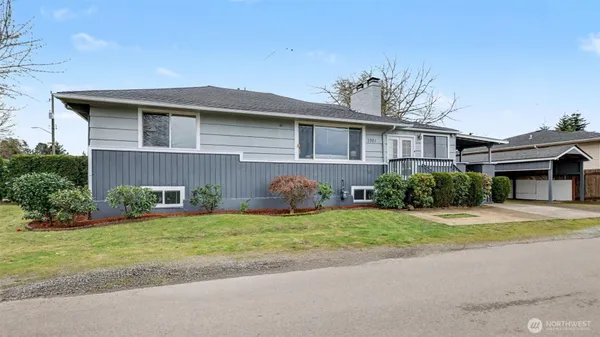 $925,000 | 7301 32nd Avenue South, Seattle, WA 98118