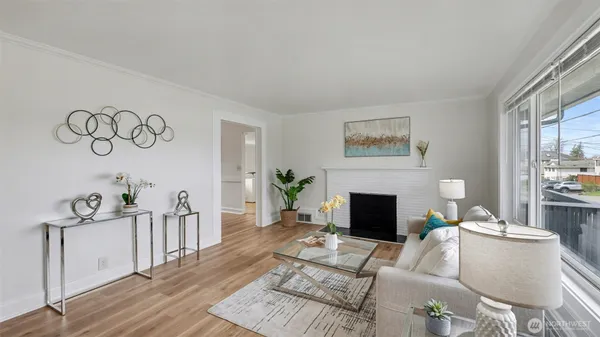 $925,000 | 7301 32nd Avenue South, Seattle, WA 98118