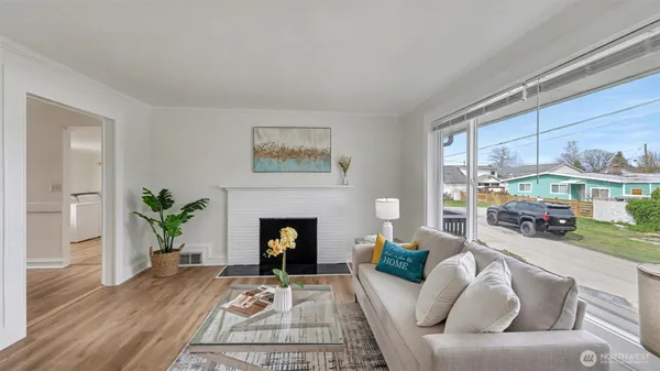 $925,000 | 7301 32nd Avenue South, Seattle, WA 98118