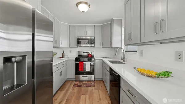 $925,000 | 7301 32nd Avenue South, Seattle, WA 98118