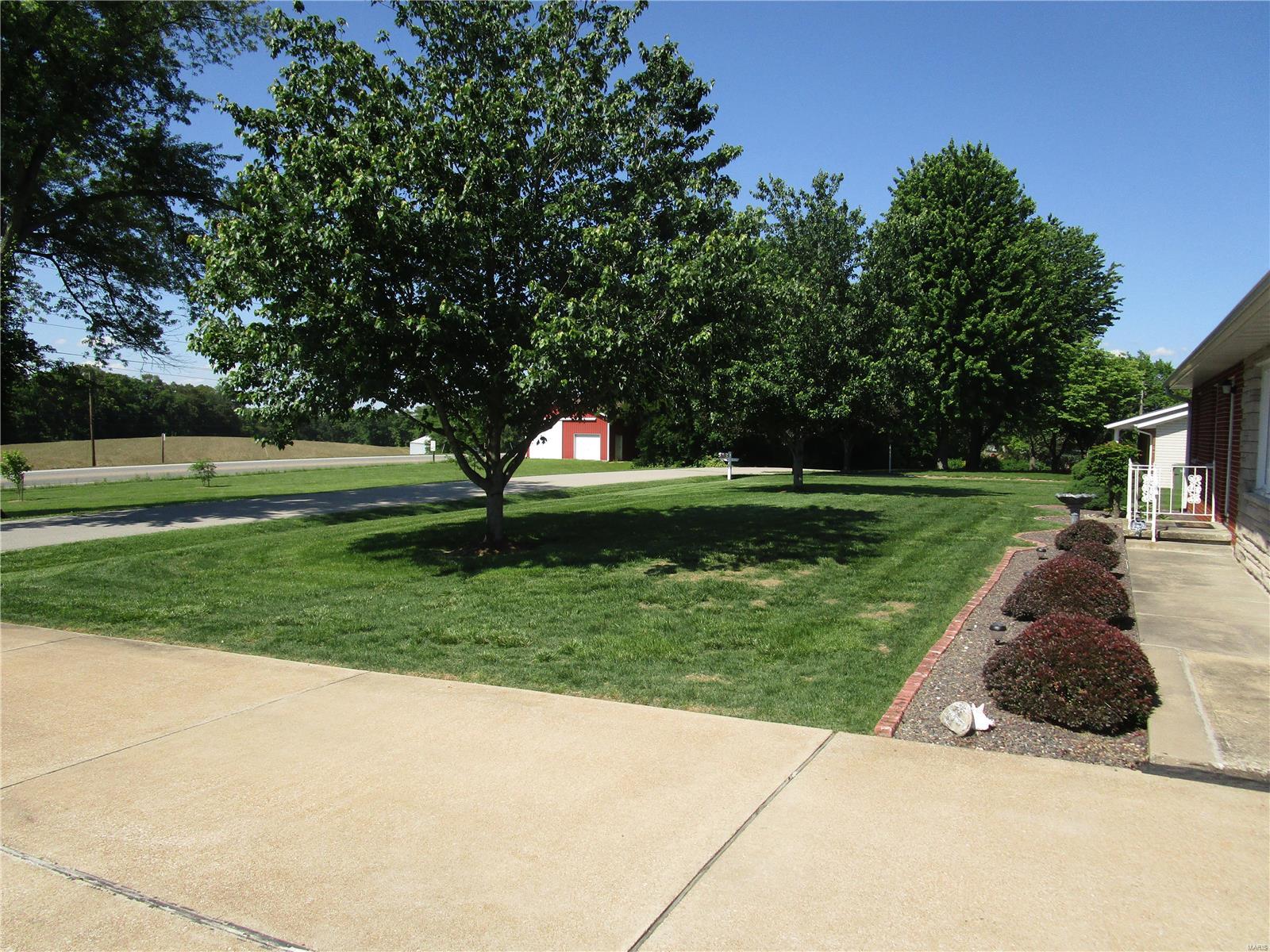 120 East Old Plank Road Chester, IL 62233 - Photo 2 of 28