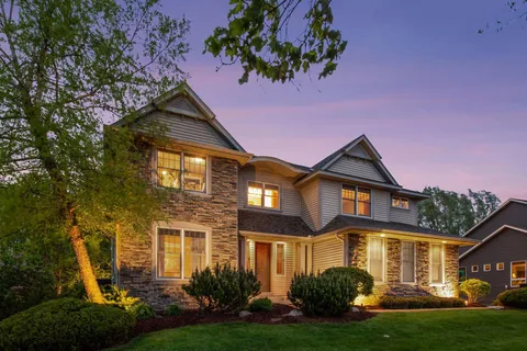 $950,000 | 1800 Carriage Drive, Victoria, MN 55386