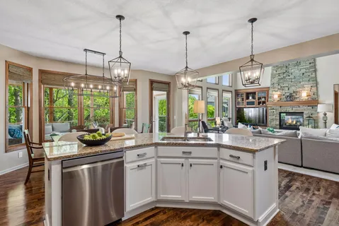 $950,000 | 1800 Carriage Drive, Victoria, MN 55386